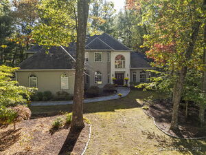 Homes for sale in Farmington, CT | 13 Chatsworth Pl, Farmington, CT 06032 | MLS# 24133005