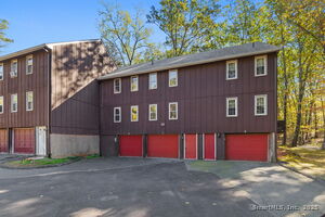 Homes for sale in Avon, CT | 239 Old Farms Rd #APT 15A, Avon, CT 06001 | MLS# 24125331