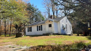 Homes for sale in Pomfret, CT | 140 Ragged Hill Rd, Pomfret, CT 06259 | MLS# 24130664