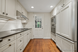 Homes for sale in West Hartford, CT | 186 Hunter Dr, West Hartford, CT 06107 | MLS# 24134164