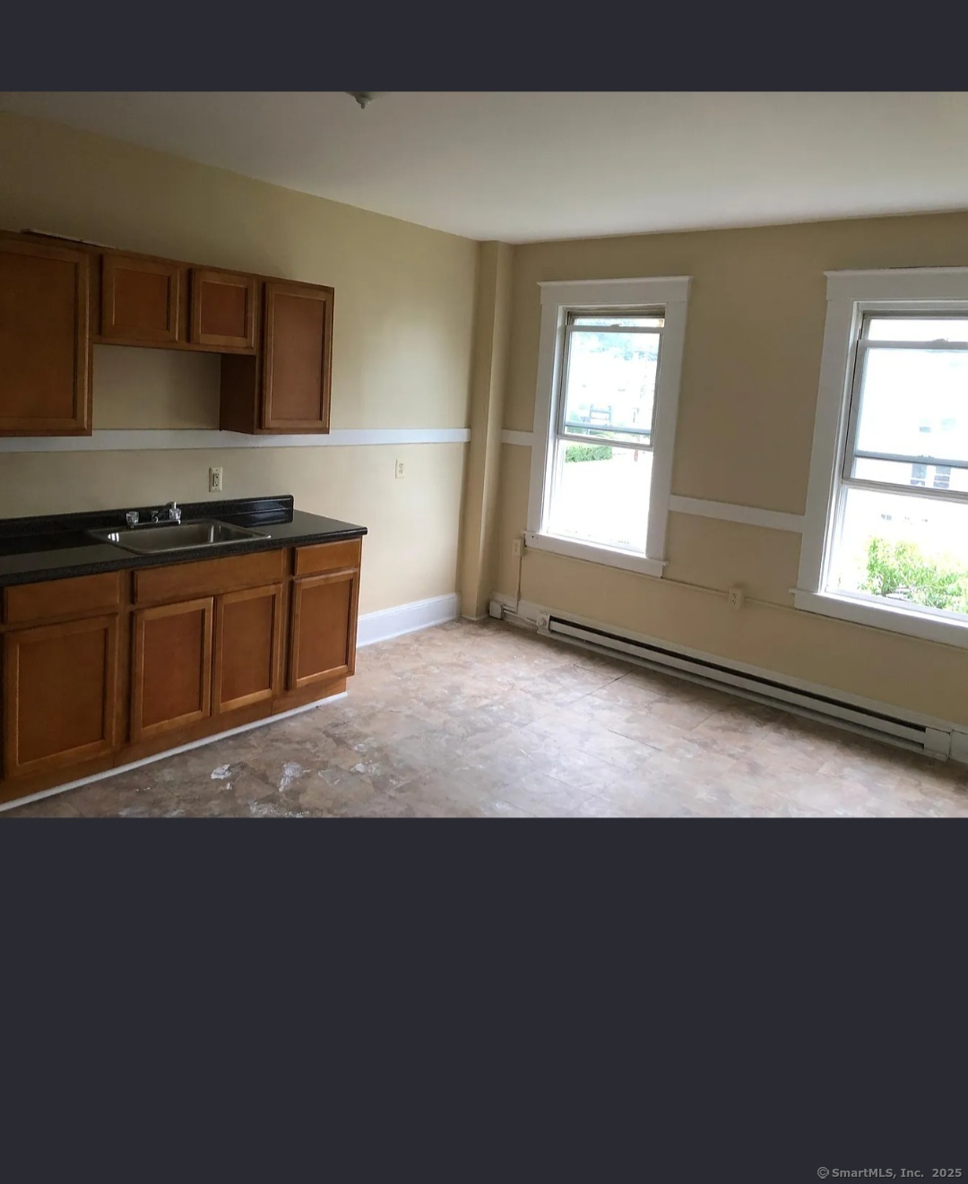 415-417 East, New Britain, 06051, 3 Bedrooms Bedrooms, 0 ,1 BathroomBathrooms,Residential Rental,For Sale,East,0,24038072