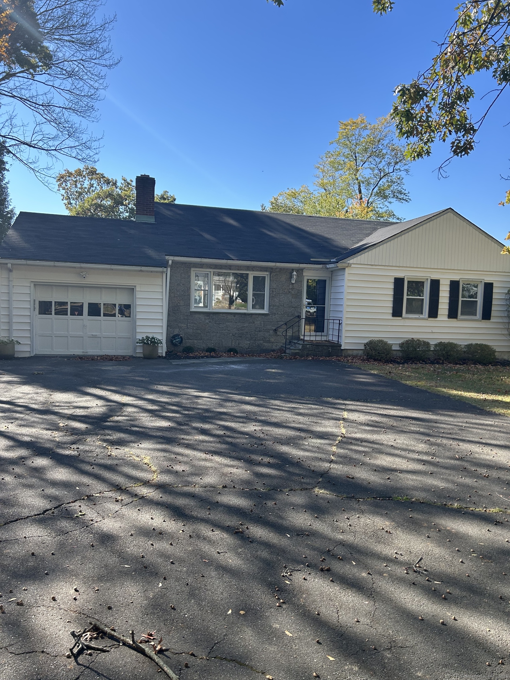 2536 Boston Post Road, Darien, Connecticut photo 1