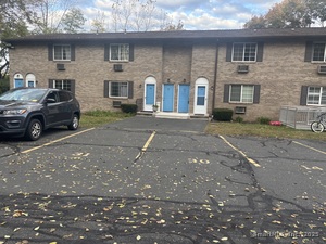 Homes for sale in Waterbury, CT | 35 Mountain Village Rd #30, Waterbury, CT 06706 | MLS# 24134974