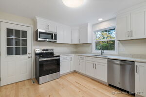 Homes for sale in Simsbury, CT | 14 Nod Brook Dr, Simsbury, CT 06070 | MLS# 24135608