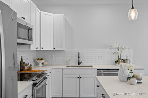 Homes for sale in East Lyme, CT | 138 Boston Post Rd #17, East Lyme, CT 06333 | MLS# 24130516