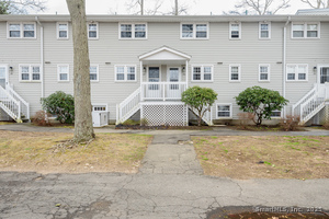 Homes for sale in Clinton, CT | 280 E Main St #APT E6, Clinton, CT 06413 | MLS# 24135898