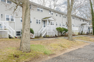 Homes for sale in Clinton, CT | 280 E Main St #APT E6, Clinton, CT 06413 | MLS# 24135898