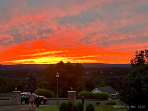 Homes for sale in Simsbury, CT | 24 Hunting Ridge Dr, Simsbury, CT 06070 | MLS# 24135453