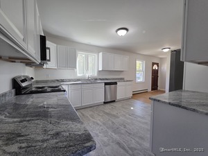 Homes for sale in Killingly, CT | 395 Bailey Hill Rd, Killingly, CT 06239 | MLS# 24136091