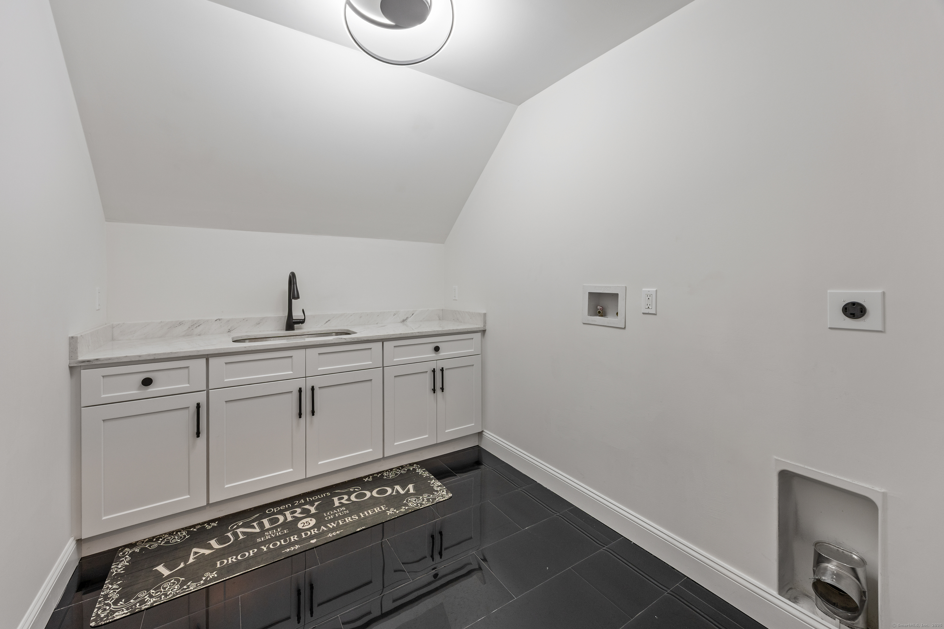 58 Chestnut Land, New Milford, 06776, 4 Bedrooms Bedrooms, 0 ,2 BathroomsBathrooms,Single Family For Sale,For Sale,Chestnut Land,0,24136152