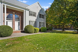 Homes for sale in Trumbull, CT | 1 Village Dr #1, Trumbull, CT 06611 | MLS# 24105161