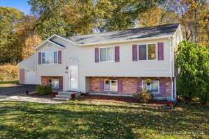 Homes for sale in Montville, CT | 49 Cottonwood Ln, Montville, CT 06382 | MLS# 24136492