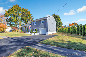 Homes for sale in Hamden, CT | 15 Smith Dr, Hamden, CT 06517 | MLS# 24136587