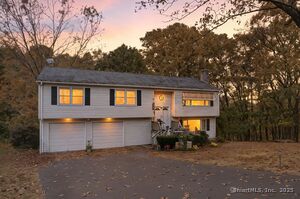 Homes for sale in Windsor Locks, CT | 4 Woodland Hollow St, Windsor Locks, CT 06096 | MLS# 24134780