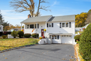 Homes for sale in Norwalk, CT | 7 Lycett Ct, Norwalk, CT 06850 | MLS# 24136653