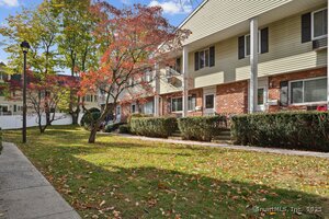 69 Maple Tree Avenue, Unit APT 4
