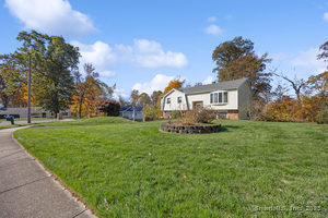 Homes for sale in Hamden, CT | 25 Stowe Ct, Hamden, CT 06514 | MLS# 24135041