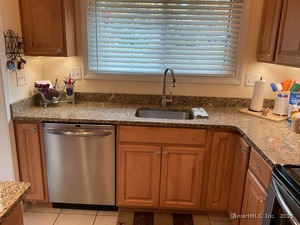 Homes for sale in Woodbury, CT | 13 Tamarack Ln #13, Woodbury, CT 06798 | MLS# 24135967