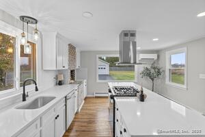 Homes for sale in Suffield, CT | 72 Spencer St, Suffield, CT 06078 | MLS# 24136574