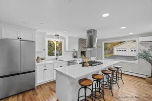 Homes for sale in Suffield, CT | 72 Spencer St, Suffield, CT 06078 | MLS# 24136574