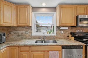 Homes for sale in East Hartford, CT | 103 Sparrowbush Rd, East Hartford, CT 06108 | MLS# 24137478