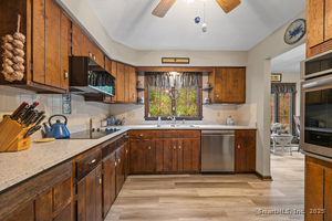 Homes for sale in Naugatuck, CT | 117 Stonefence Rd, Naugatuck, CT 06770 | MLS# 24136912