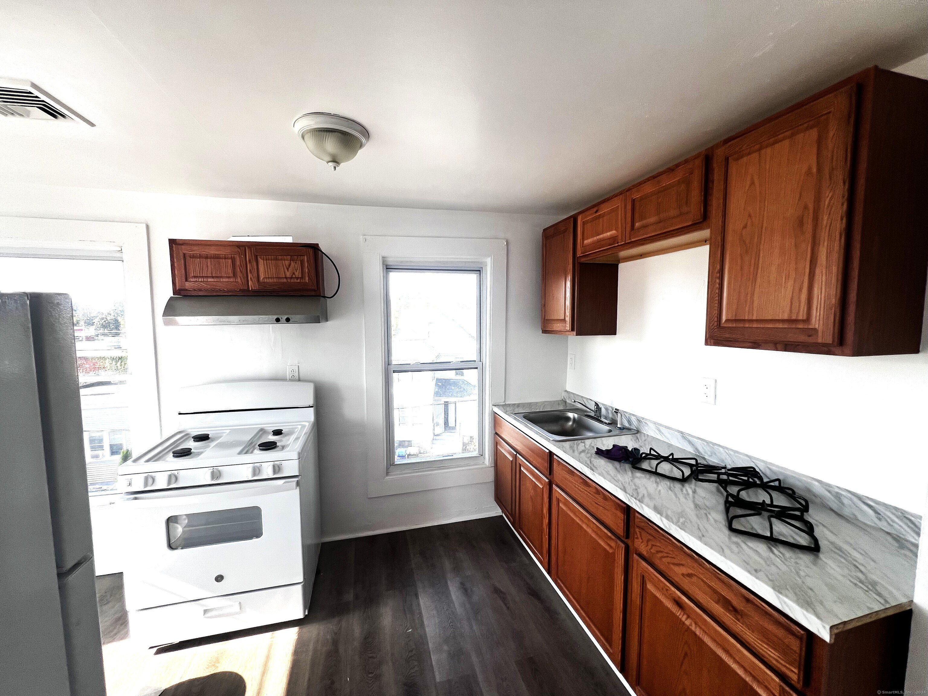 83 Seeley, Bridgeport, 06604, 1 Bedroom Bedrooms, 0 ,1 BathroomBathrooms,Residential Rental,For Sale,Seeley,0,24137617