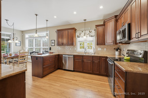 Homes for sale in Suffield, CT | 20 Greendale Dr, Suffield, CT 06078 | MLS# 24137680