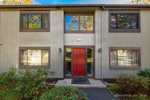 Homes for sale in Branford, CT | 29 Harbour Vlg #D, Branford, CT 06405 | MLS# 24136752