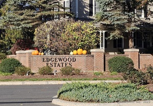 Homes for sale in Farmington, CT | 24 Worthington Dr #24, Farmington, CT 06032 | MLS# 24137769