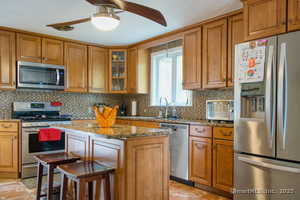 Homes for sale in Hamden, CT | 64 Evergreen Ave, Hamden, CT 06518 | MLS# 24137867