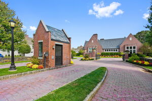 Homes for sale in Stamford, CT | 77 Havemeyer Ln #420, Stamford, CT 06902 | MLS# 24138086