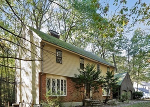 Homes for sale in Avon, CT | 51 Charing Cross, Avon, CT 06001 | MLS# 24132850