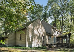 Homes for sale in Avon, CT | 51 Charing Cross, Avon, CT 06001 | MLS# 24132850