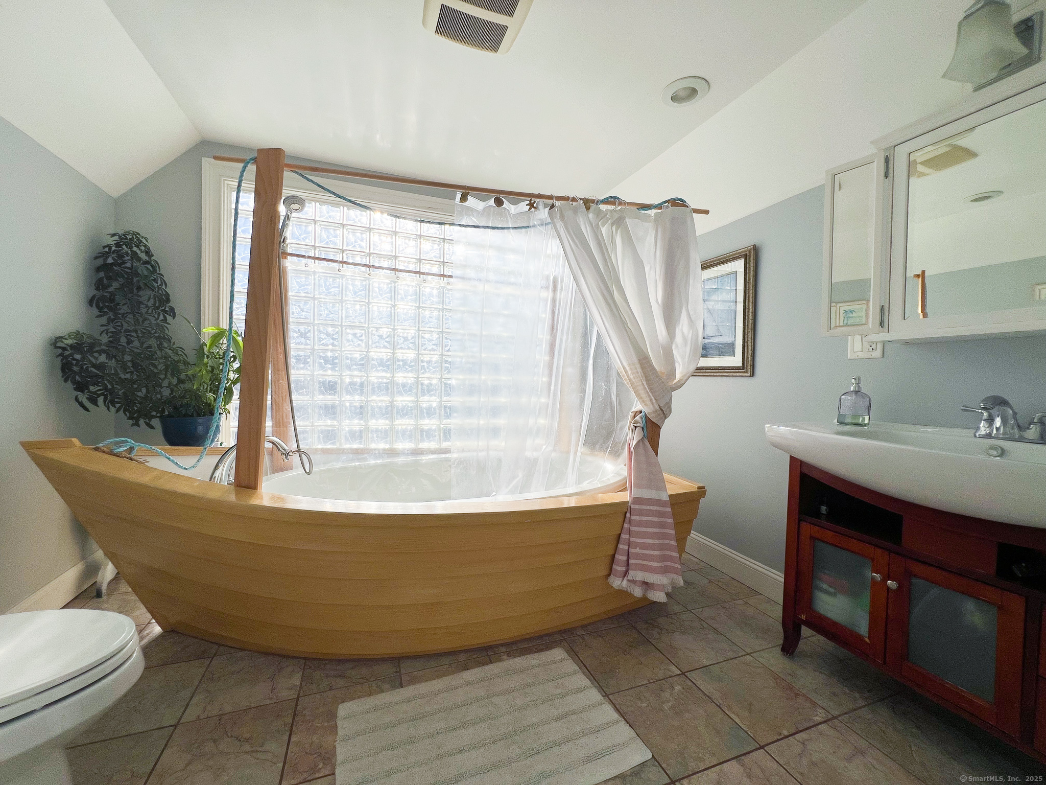 712 Broadway, Milford, 06460, 2 Bedrooms Bedrooms, 0 ,2 BathroomsBathrooms,Residential Rental,For Sale,Broadway,0,24136869