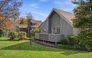 Homes for sale in Stratford, CT | 375 Piute Ln #B, Stratford, CT 06614 | MLS# 24138198