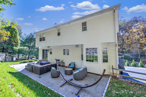 Homes for sale in Trumbull, CT | 6680 Main St, Trumbull, CT 06611 | MLS# 24137954