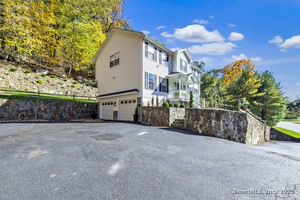 Homes for sale in Trumbull, CT | 6680 Main St, Trumbull, CT 06611 | MLS# 24137954