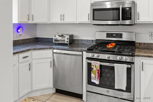 Homes for sale in Hamden, CT | 3409 Whitney Ave #APT 1, Hamden, CT 06518 | MLS# 24136630