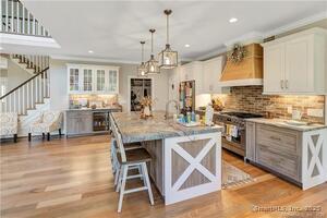 Homes for sale in Simsbury, CT | 36 Holcomb St, Simsbury, CT 06070 | MLS# 24138444