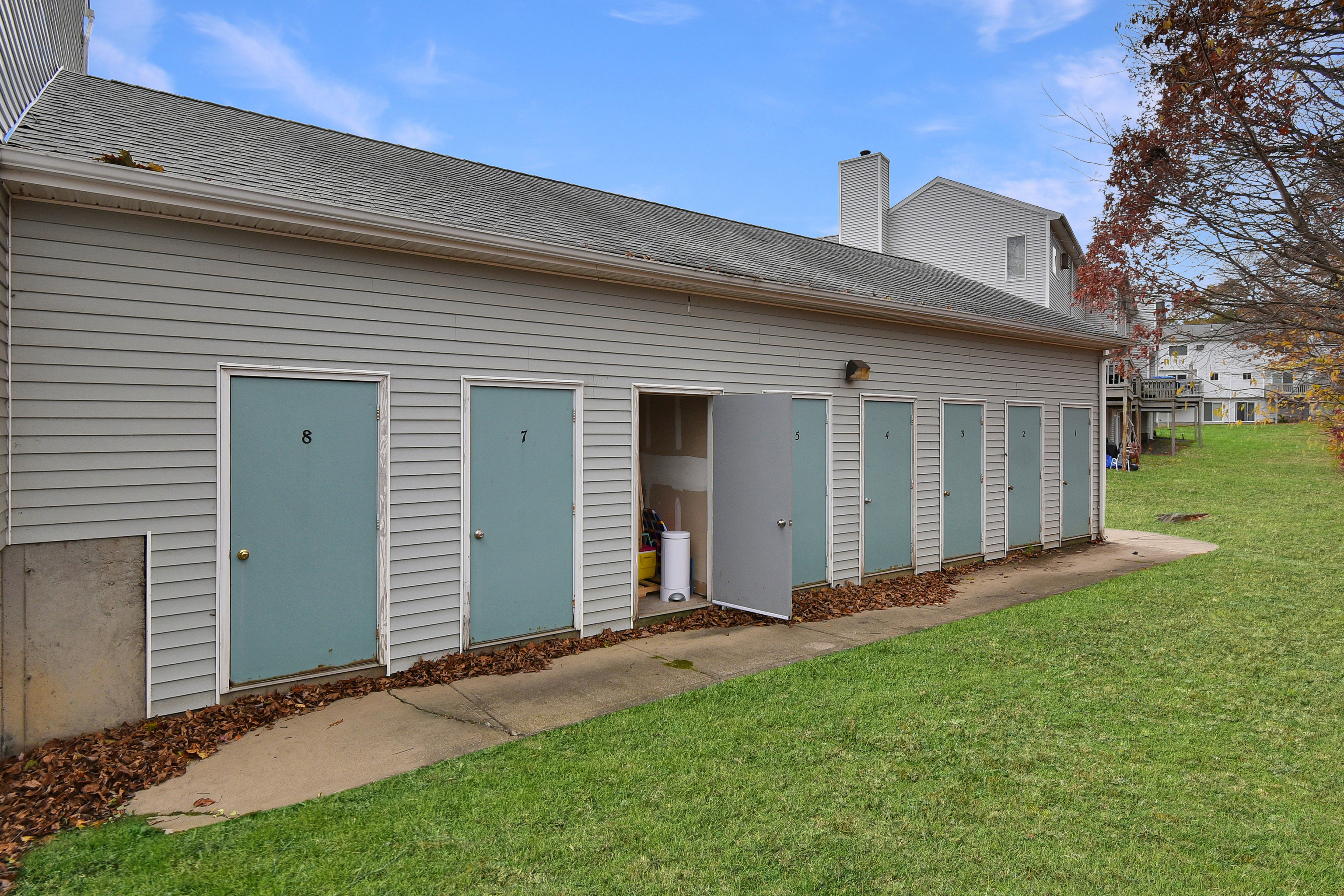 Photo 21 of 925 Oronoke Road, Waterbury, CT