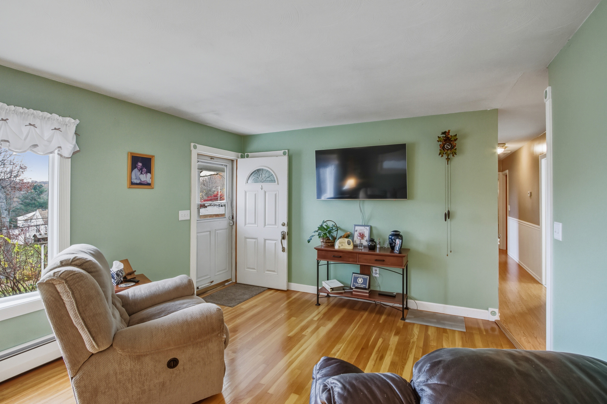 Photo 3 of 137 Maple Hill Road, Naugatuck, CT