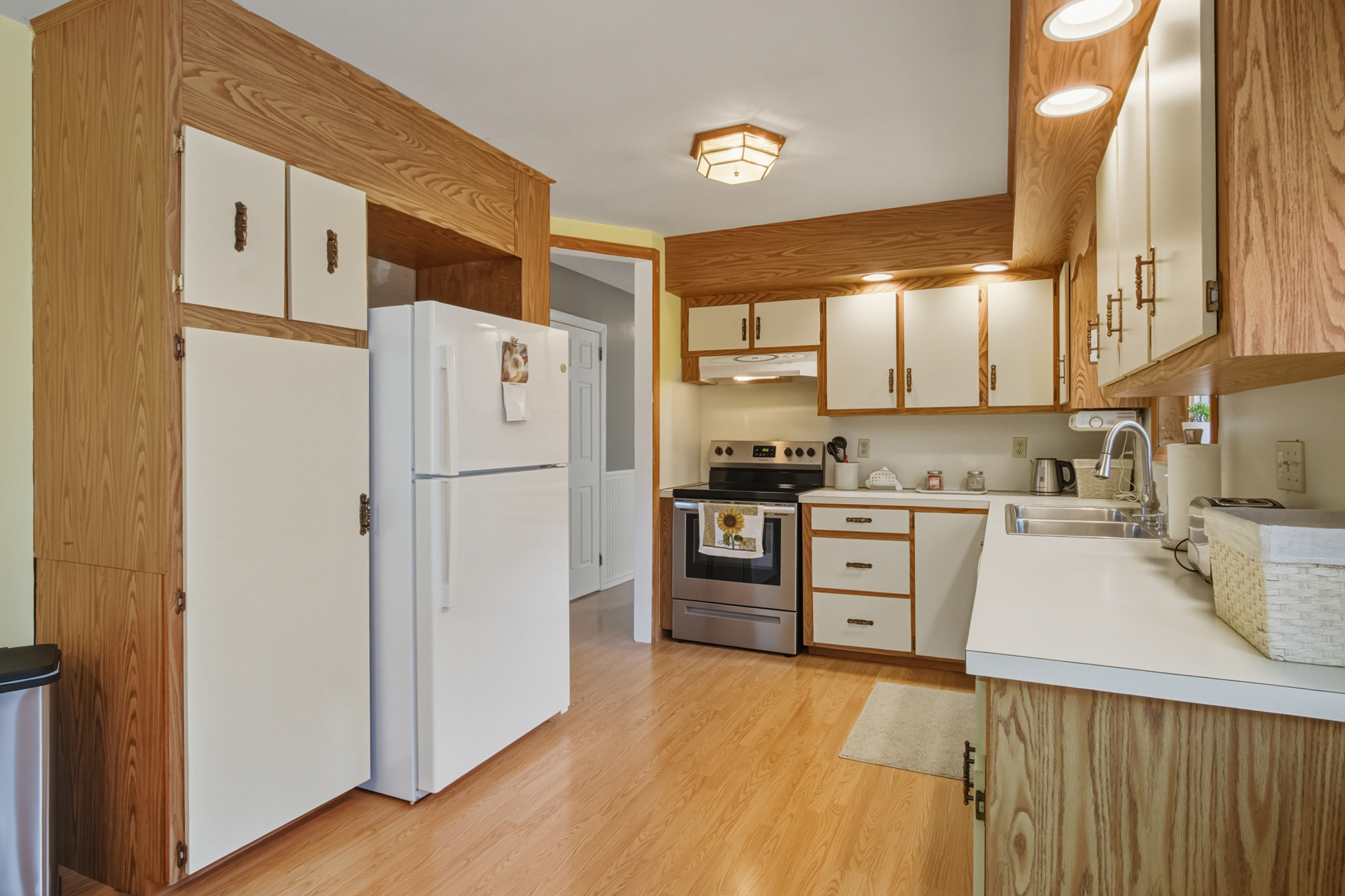 Photo 7 of 137 Maple Hill Road, Naugatuck, CT