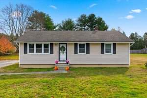 Homes for sale in Brooklyn, CT | 13 Plaza St, Brooklyn, CT 06234 | MLS# 24138505