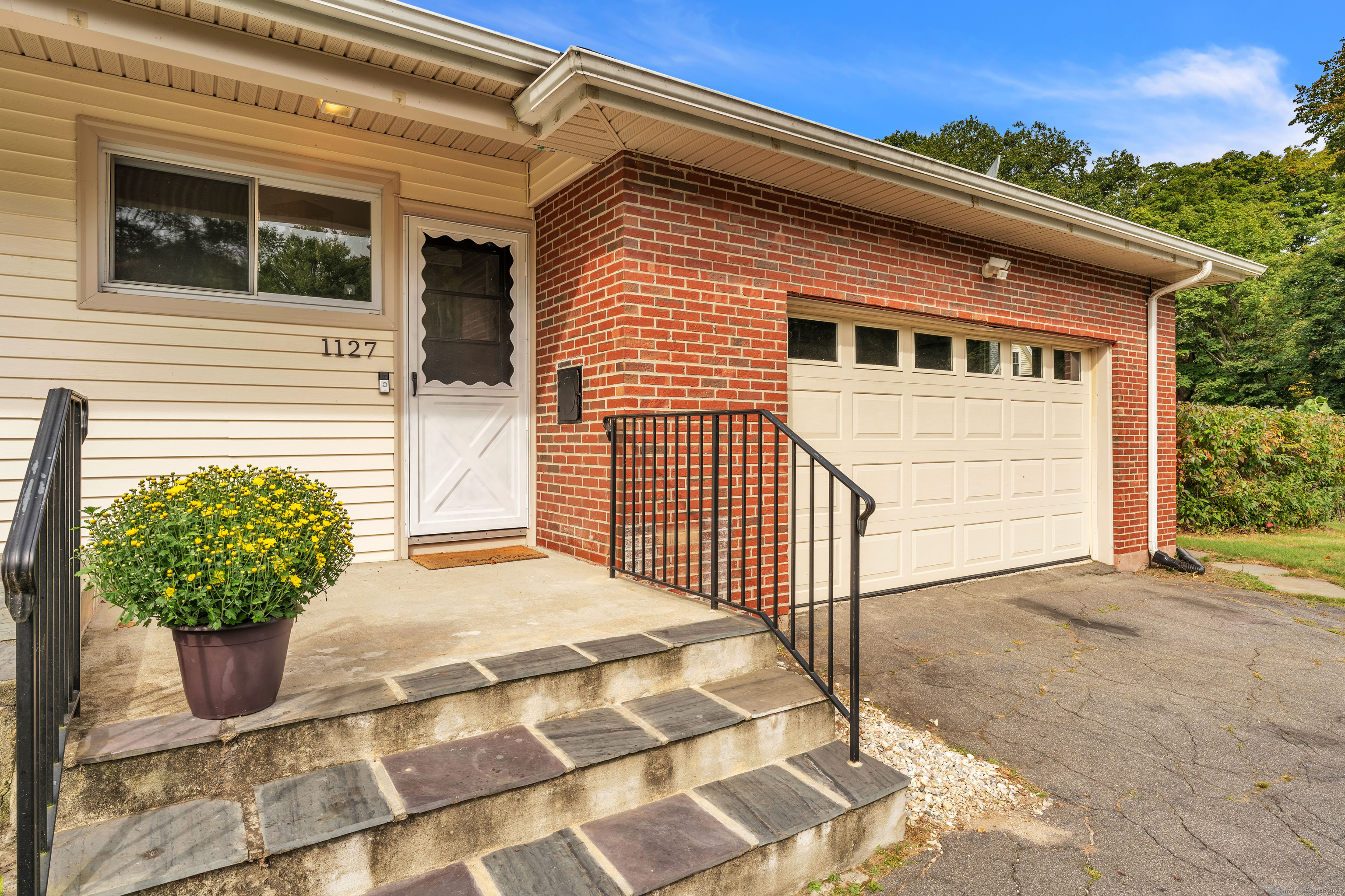 Photo 3 of 1127 East Street, Suffield, CT