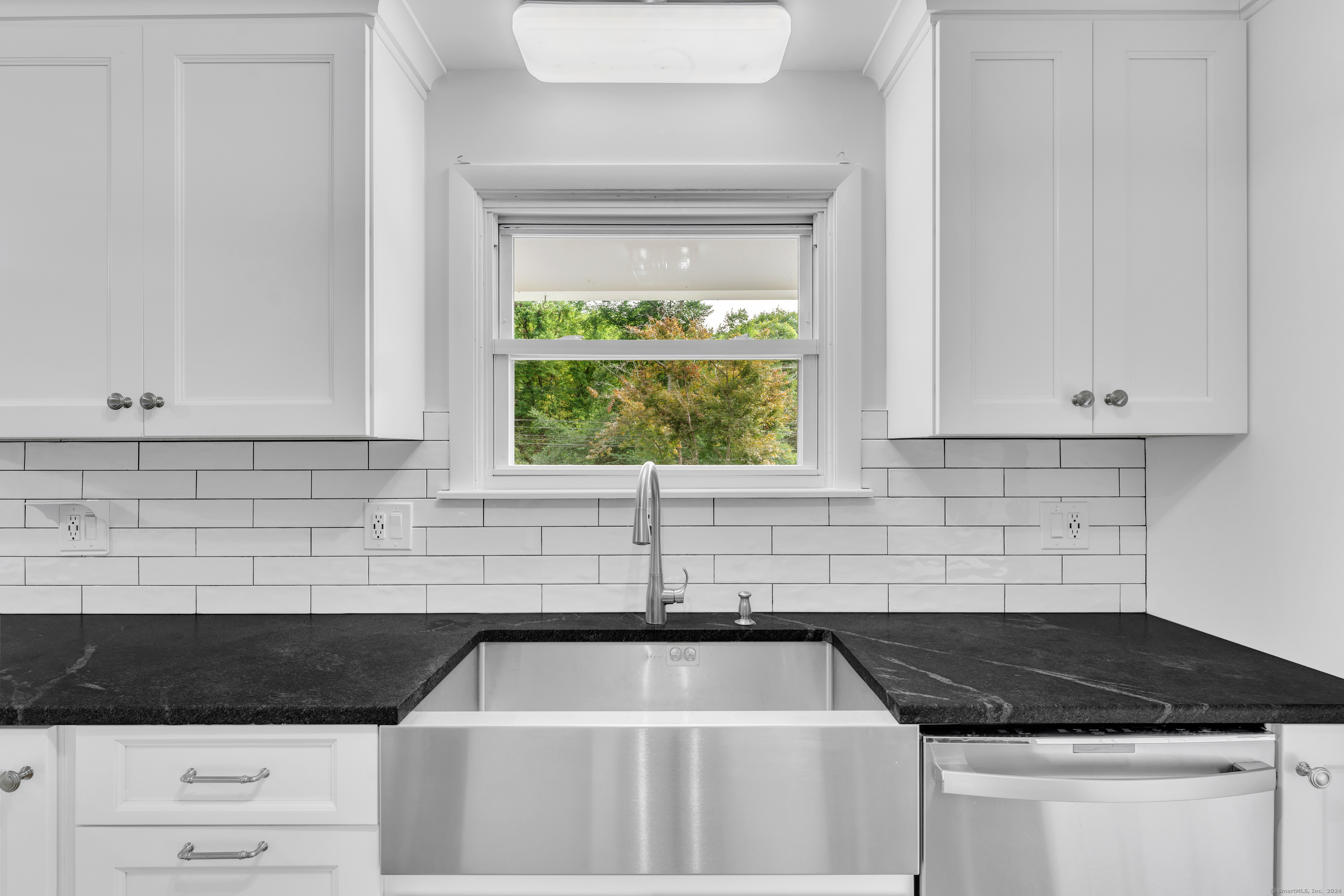 Photo 9 of 1127 East Street, Suffield, CT