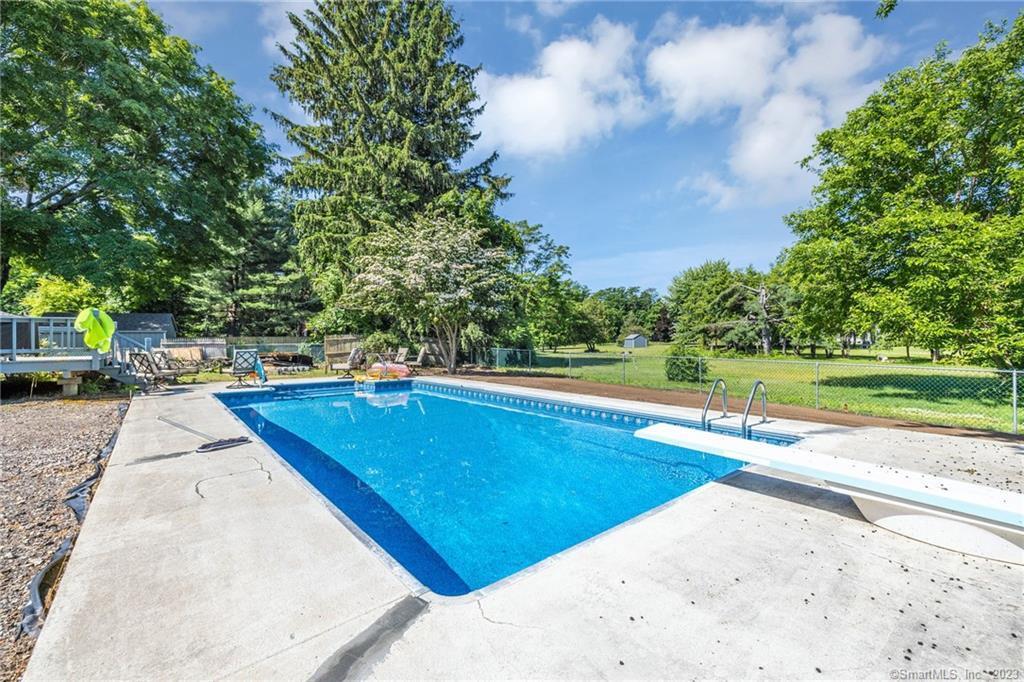 Photo 4 of 1467 East Street, Suffield, CT