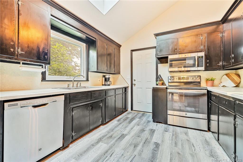 Photo 11 of 1467 East Street, Suffield, CT