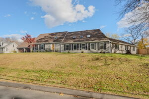 Homes for sale in Guilford, CT | 15 Briarwood Dr, Guilford, CT 06437 | MLS# 24128358