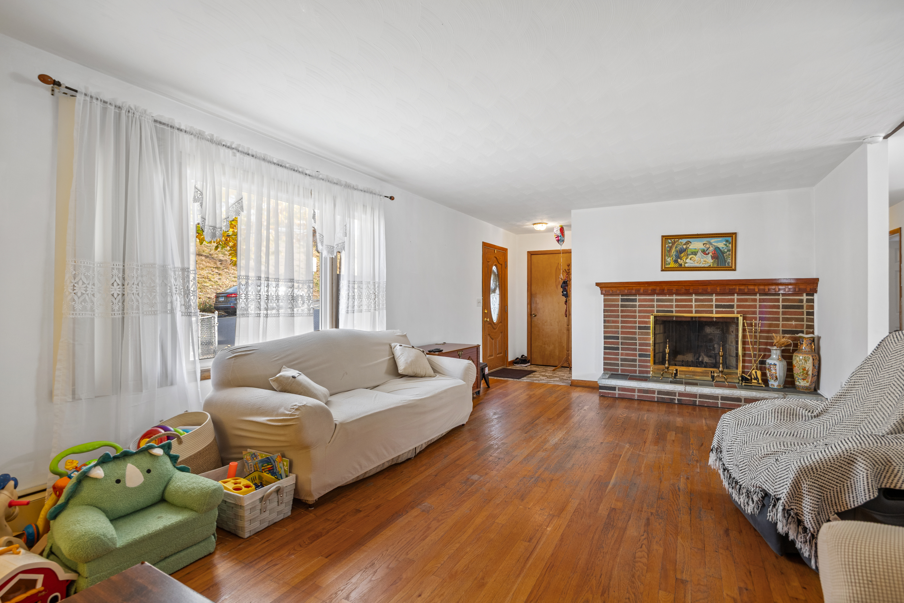 3 Maple, Naugatuck, 06770, 2 Bedrooms Bedrooms, 0 ,2 BathroomsBathrooms,Single Family For Sale,For Sale,Maple,0,24138838